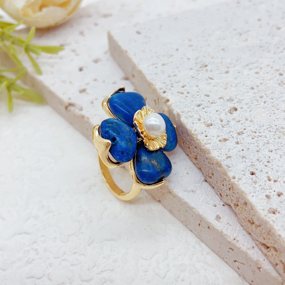 La Dama Azul (Anillo de Perlas Cultivadas y Lazurita)