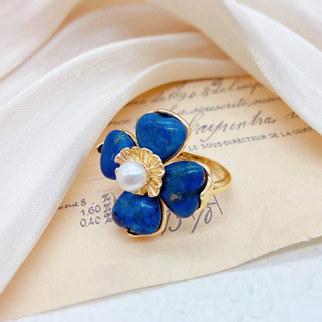 La Dama Azul (Anillo de Perlas Cultivadas y Lazurita)