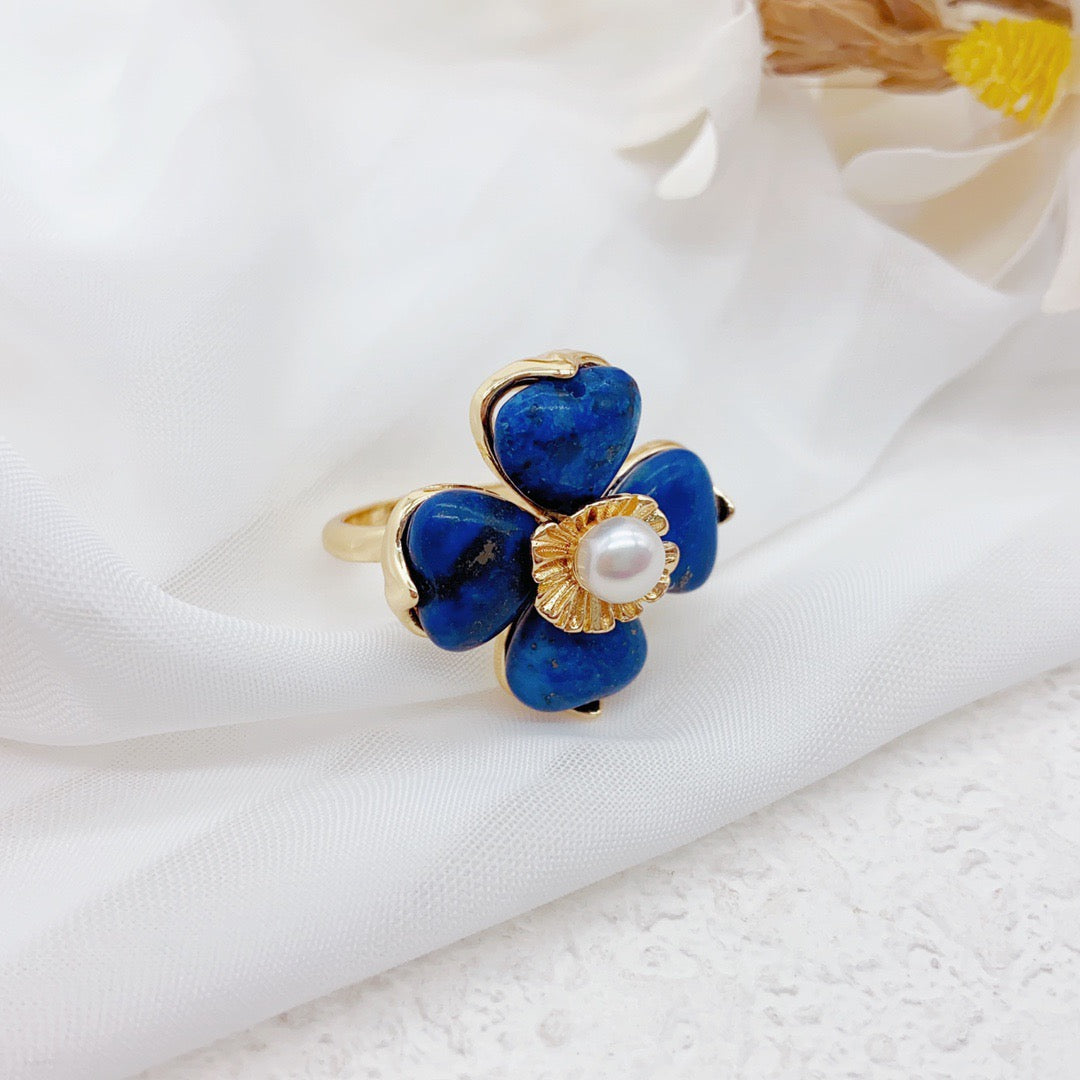La Dama Azul (Anillo de Perlas Cultivadas y Lazurita)