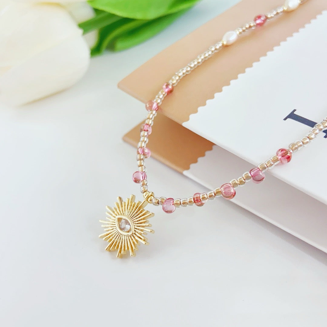 Resplandor Floral (Collar de Perlas Cultivadas)