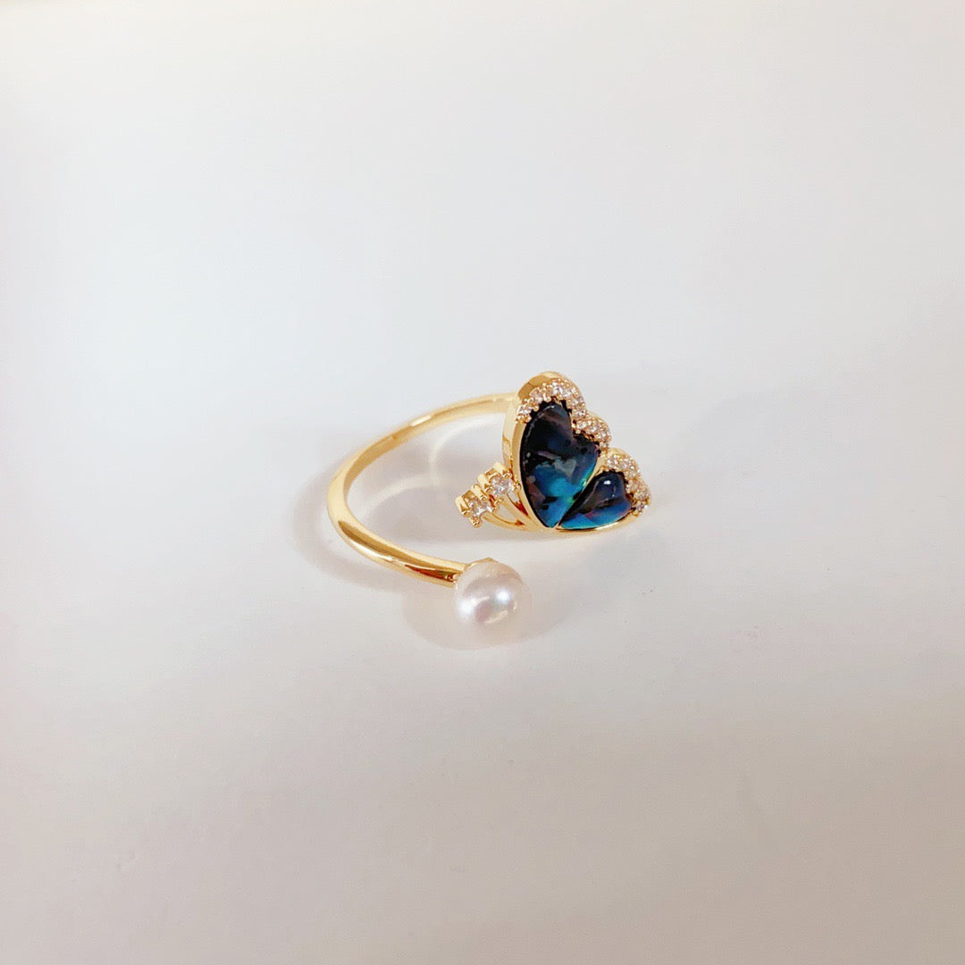 Mariposa Verde  (Anillo de  Perlas Cultivadas y Concha)