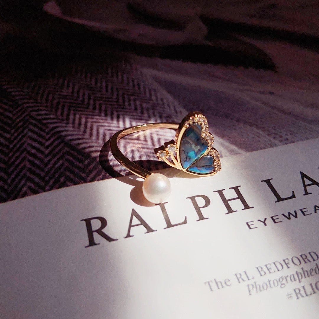 Mariposa Verde  (Anillo de  Perlas Cultivadas y Concha)