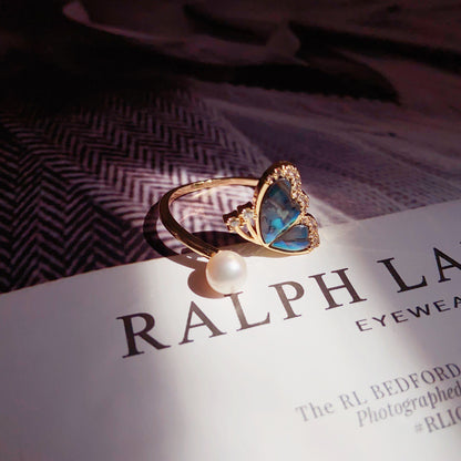 Mariposa Verde  (Anillo de  Perlas Cultivadas y Concha)