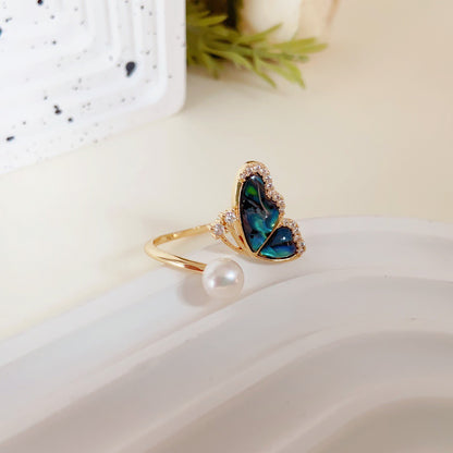 Mariposa Verde  (Anillo de  Perlas Cultivadas y Concha)