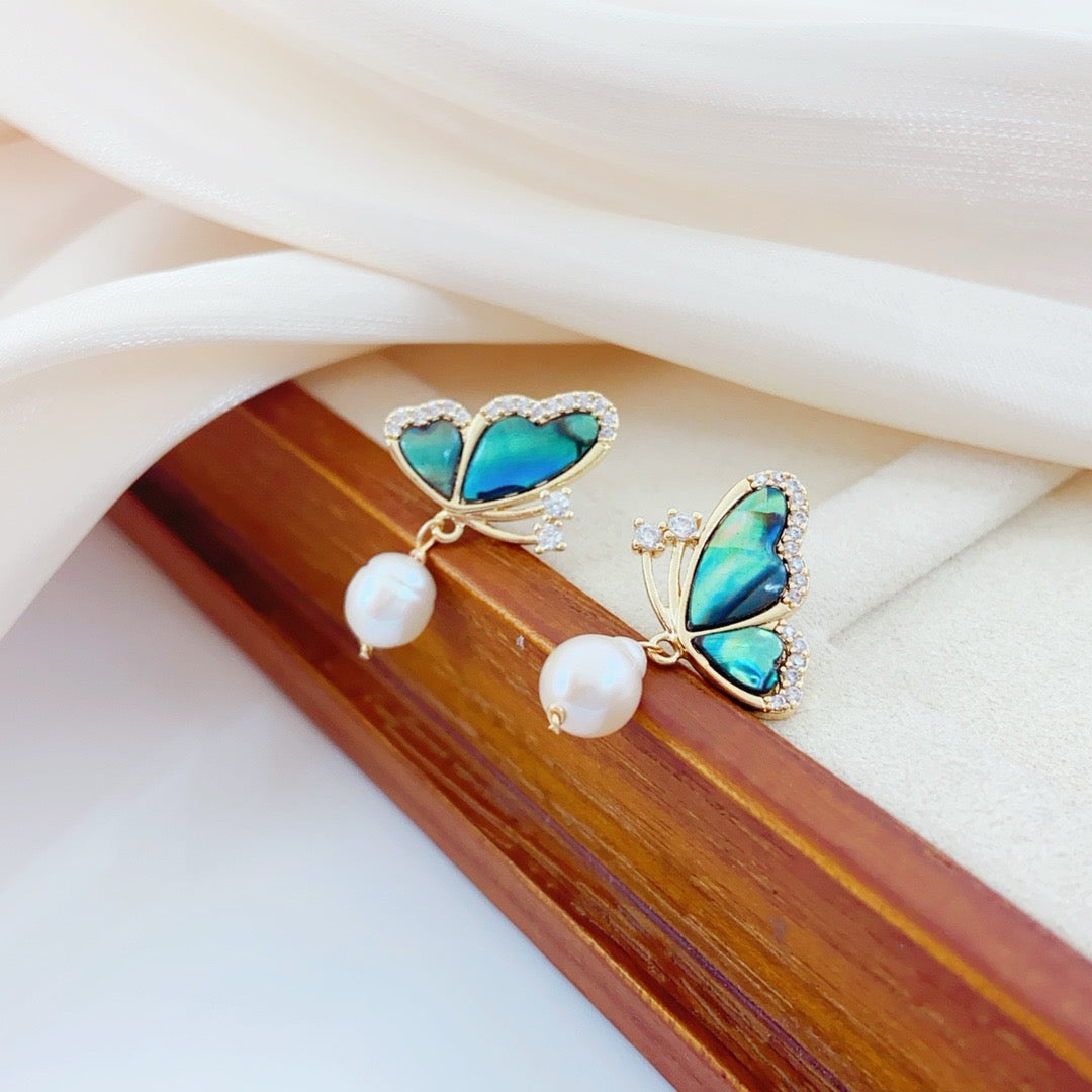 Mariposa Verde (Aretes de  Perlas Cultivadas y Concha)