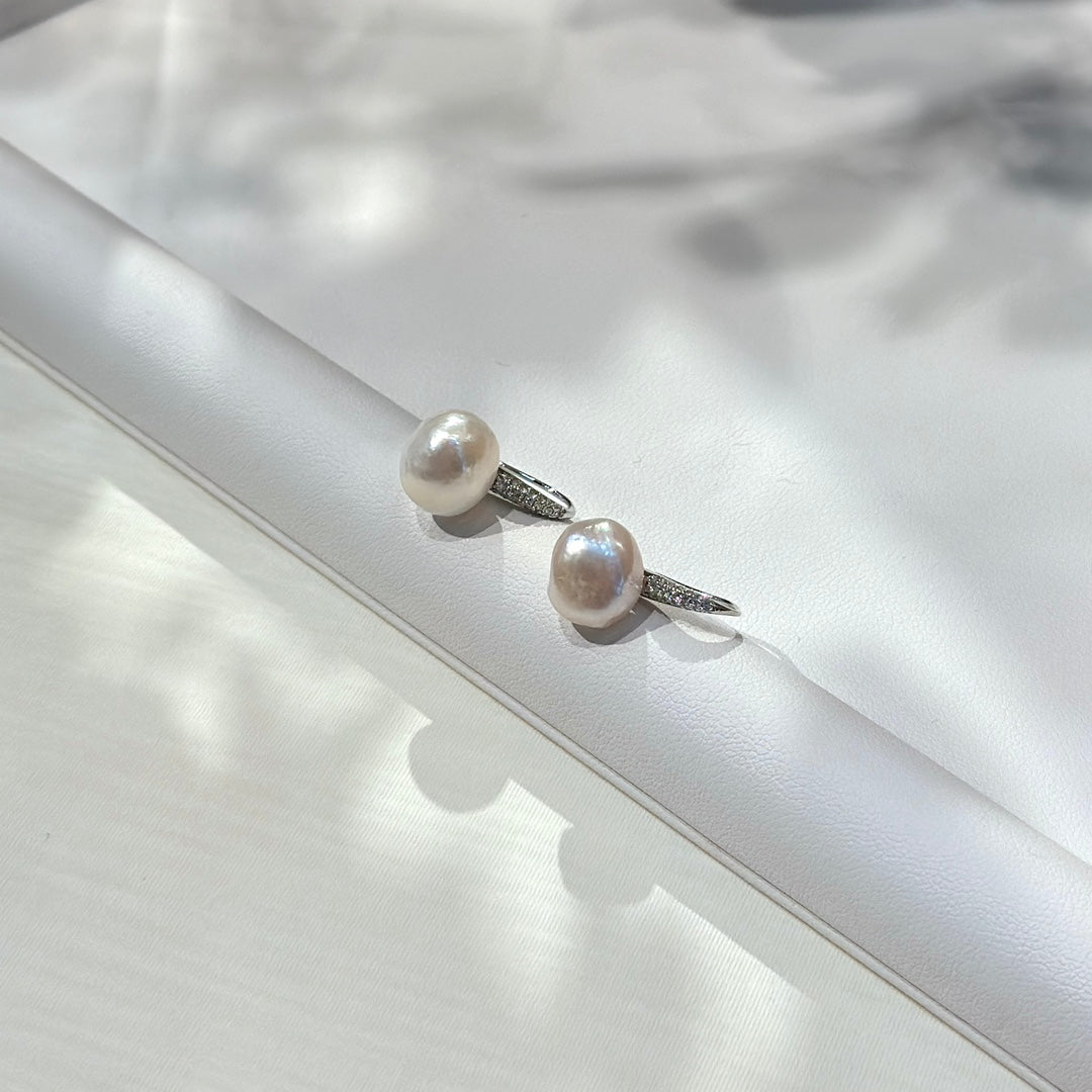 Elegancia del Tacón (Aretes de Perlas Cultivadas)