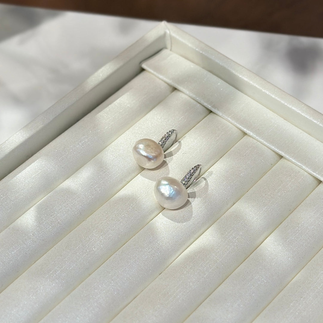 Elegancia del Tacón (Aretes de Perlas Cultivadas)